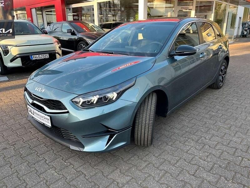 Grau Neu 2025 Kia Ceed Limousine | 23.390 € (Guter Preis) - Bild 1/4