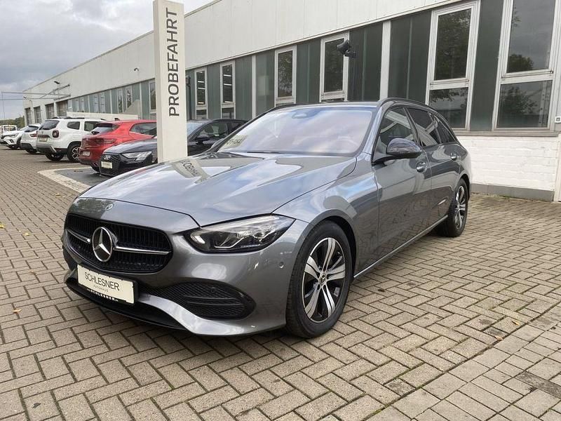 Gebraucht Mercedes C200 Avantgarde 163 PS (119 kW) 2023 Selenitgrau Kombi