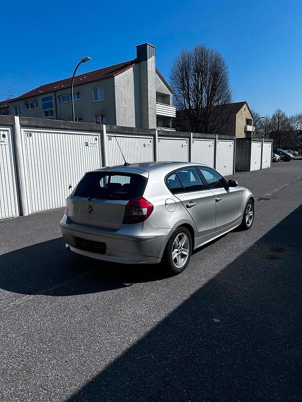 Gebraucht BMW 118 122 PS (89 kW) 2005 Silber Kleinwagen
