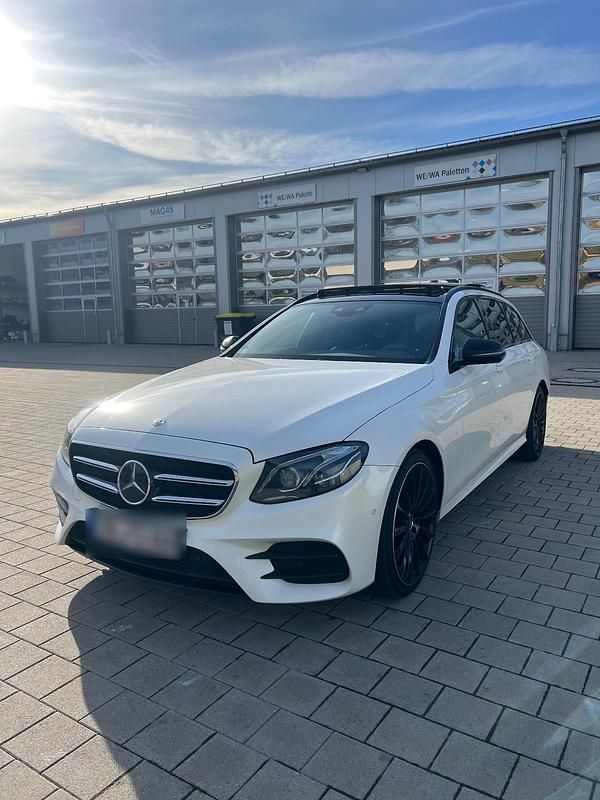 Gebraucht Mercedes E220 AMG 194 PS (142 kW) 2020 Weiß Kombi