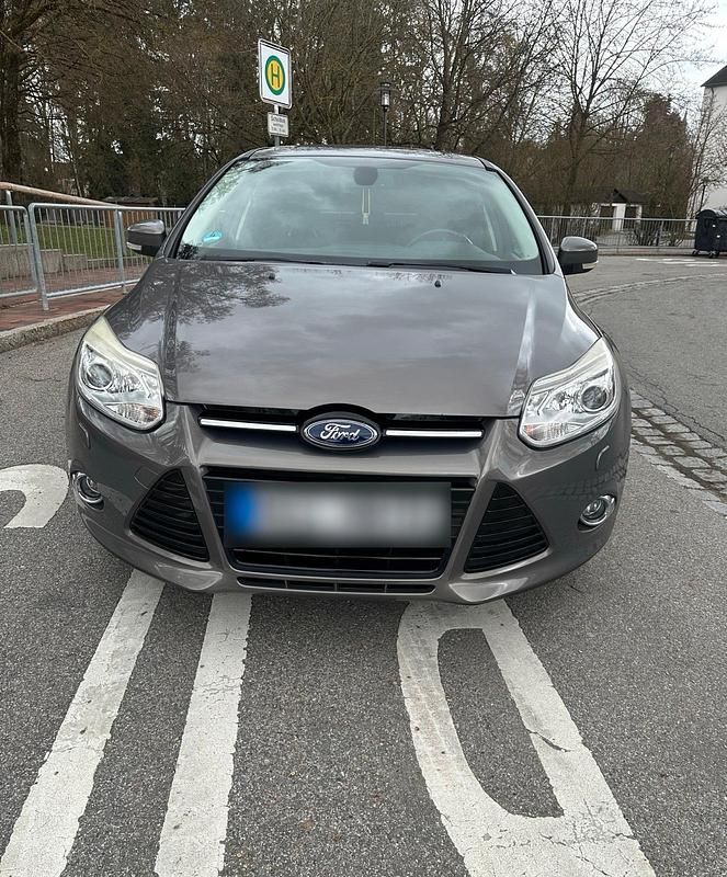 Gebraucht Ford Focus Titanium 125 PS (91 kW) 2014 Grau Kombi