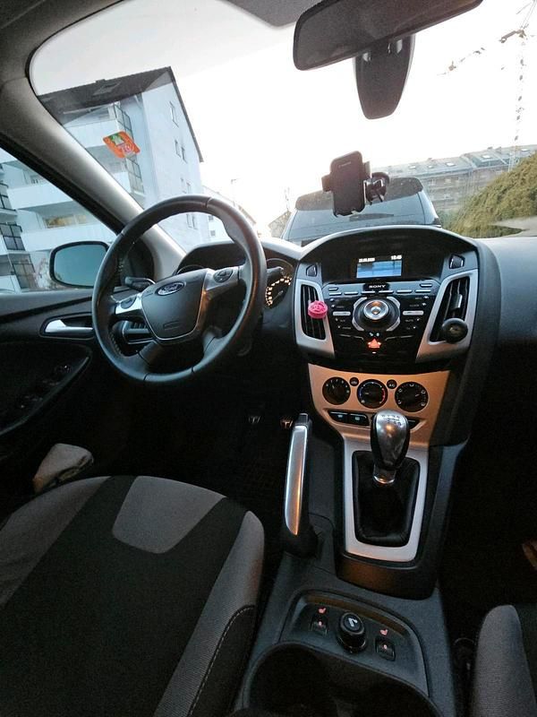 Gebraucht Ford Focus S 150 PS (110 kW) 2013 Rot Limousine