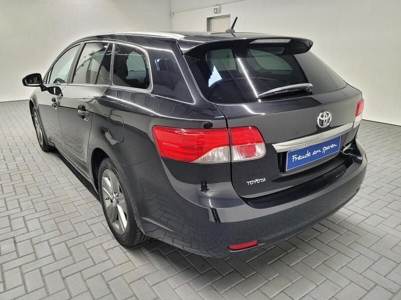 Gebraucht Toyota Avensis Sol 147 PS (108 kW) 2015 Schwarz (black mica / ink) Kombi