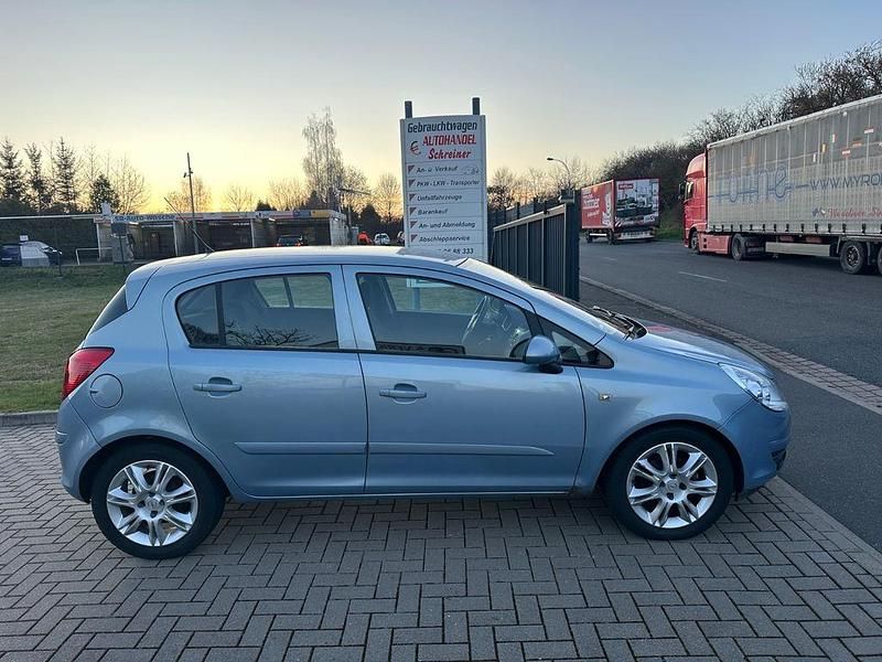 Używany Opel Corsa Edition 90 KM (66 kW) 2006 Niebieski Sedan/Limuzyna
