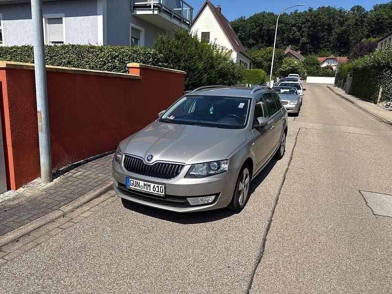 Beige Gebraucht 2015 Skoda Octavia Kombi | 9.800 € (Guter Preis) - Bild 1/4