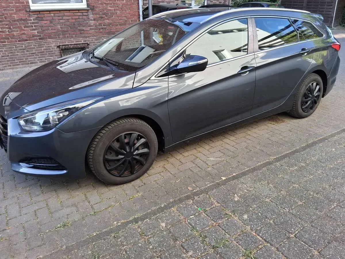 Gebraucht Hyundai i40 Trend 135 PS (99 kW) 2016 Grau Kombi