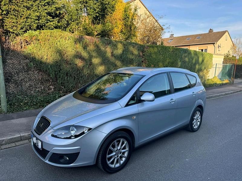 Silber Gebraucht 2009 Seat Altea XL Van / Kleinbus | 4.999 € (Etwas zu teuer) - Bild 1/4