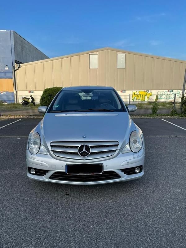 Grau Gebraucht 2007 Mercedes R320 Van / Kleinbus | 5.200 € - Bild 1/4