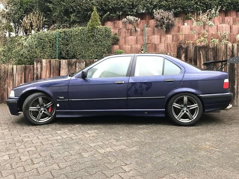 Blau Gebraucht 1996 BMW 328 Sport Line Limousine | 15.950 € (Teuer) - Bild 1/1