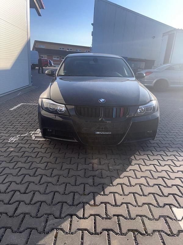 Gebraucht BMW 325 218 PS (160 kW) 2008 Schwarz Limousine