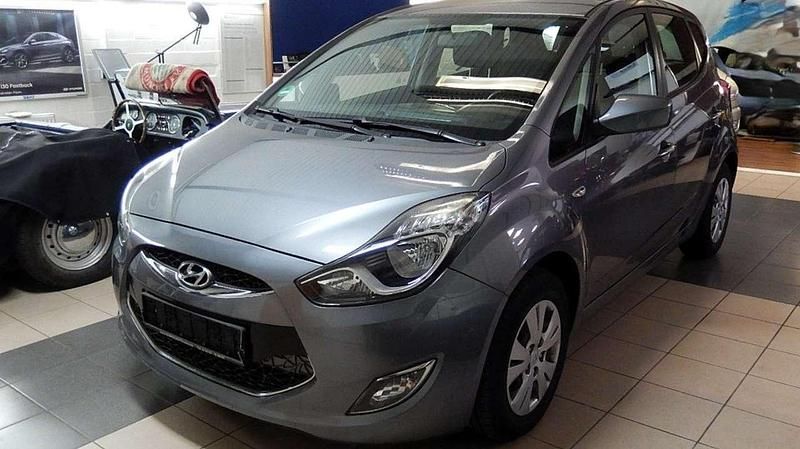 Microngray Gebraucht 2011 Hyundai ix20 Comfort Van / Kleinbus | 4.990 € (Guter Preis) - Bild 1/4