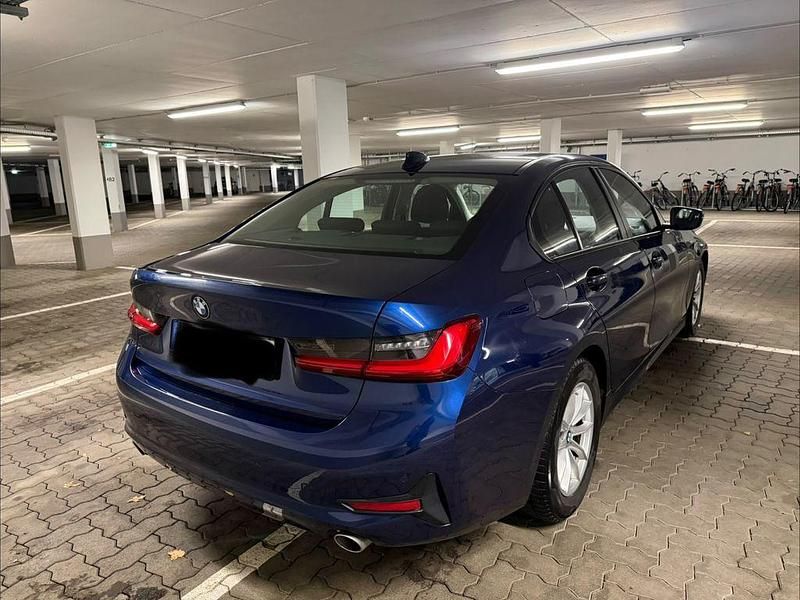 Gebraucht BMW 318 Advantage 150 PS (110 kW) 2019 Blau Limousine