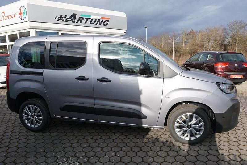 Neu Fiat Doblò 102 PS (75 kW) 2025 Grau Van / Kleinbus