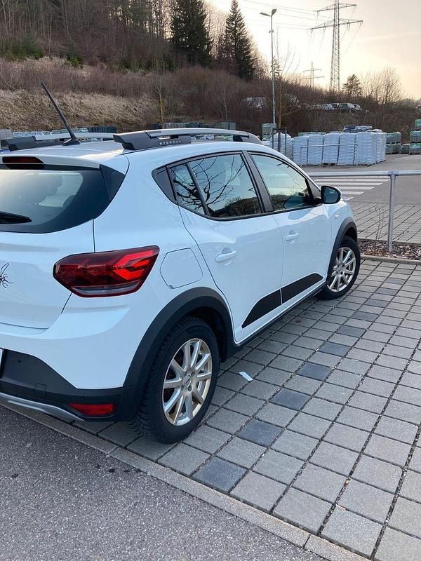 Gebraucht Dacia Sandero Stepway 101 PS (74 kW) 2022 Weiß Limousine