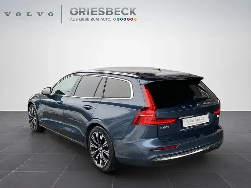 Używany Volvo V60 Plus 455 KM (334 kW) 2022 Niebieski Kombi