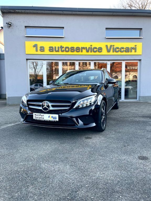 Schwarz Gebraucht 2020 Mercedes C220 Limousine | 24.900 € (Fairer Preis) - Bild 1/4