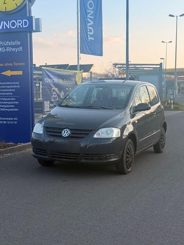 Gebraucht VW Fox 54 PS (39 kW) 2006 Schwarz Kleinwagen
