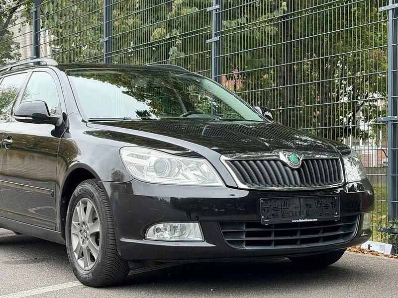Schwarz Gebraucht 2010 Skoda Octavia Impuls Edition Kombi | 7.490 € (Guter Preis) - Bild 1/4