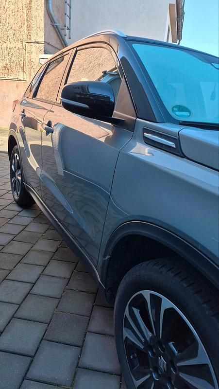 Gebraucht Suzuki Vitara 140 PS (102 kW) 2019 Grau SUV