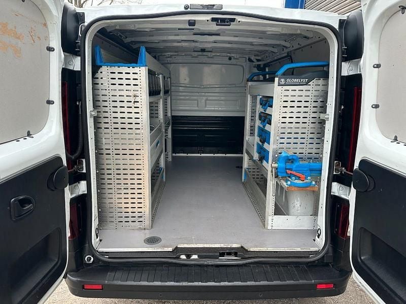 Gebraucht Opel Vivaro 121 PS (88 kW) 2019 Weiß Van / Kleinbus