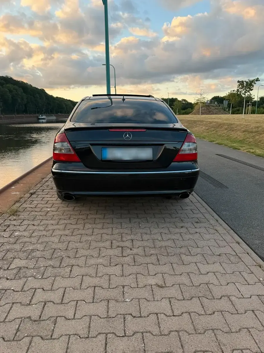 Gebraucht Mercedes E320 Avantgarde 224 PS (164 kW) 2006 Schwarz Limousine
