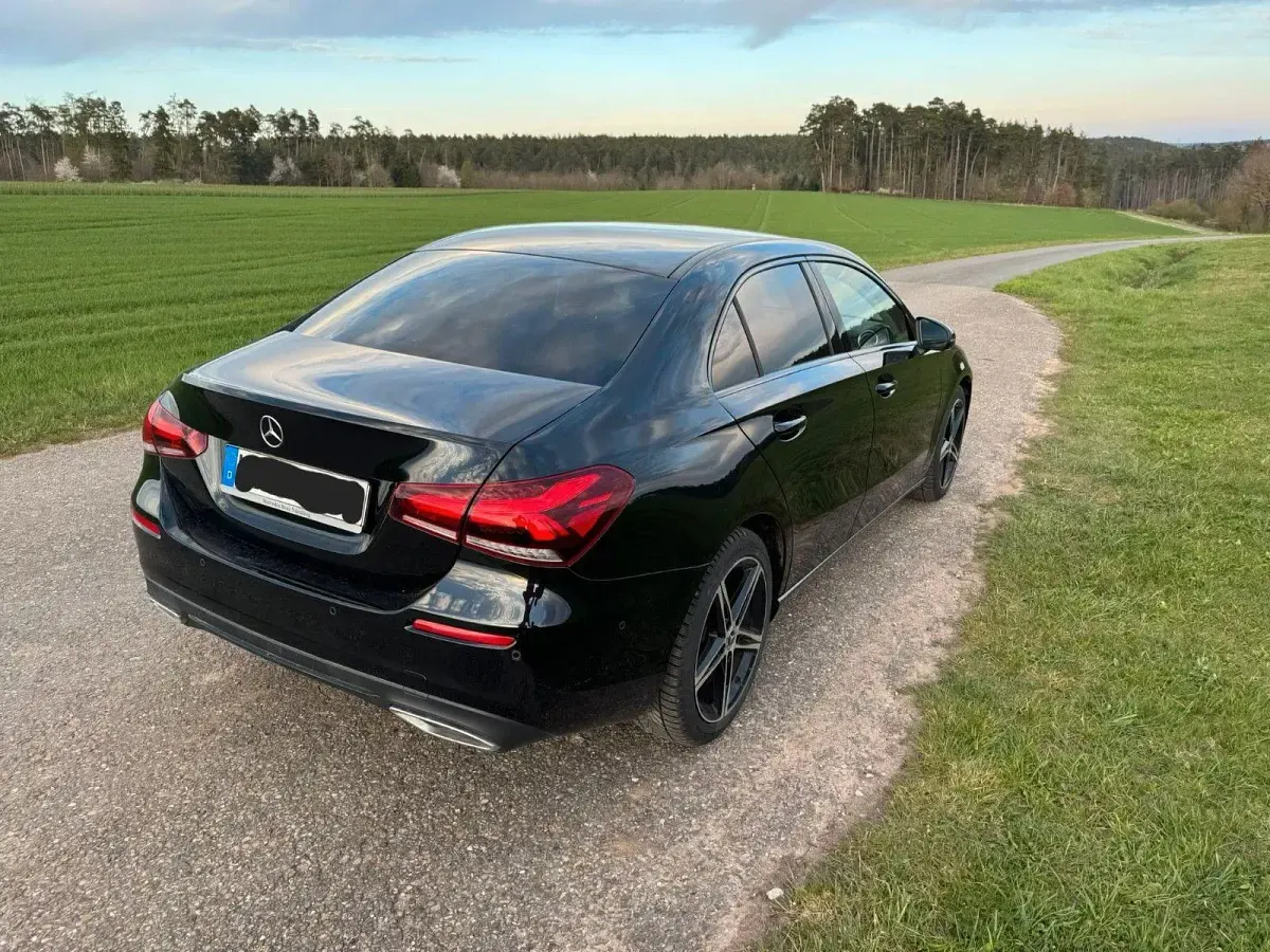 Gebraucht Mercedes A200 163 PS (119 kW) 2020 Schwarz Limousine