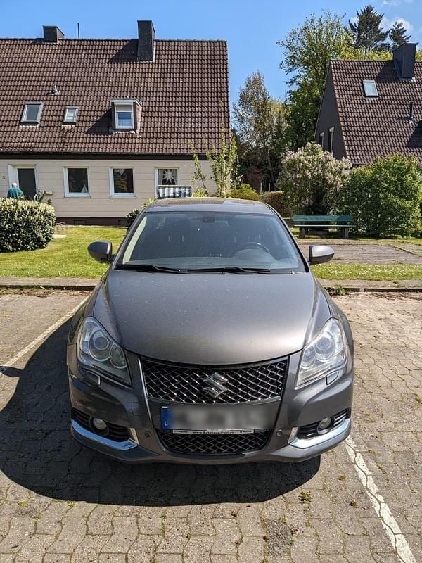 Grau Gebraucht 2011 Suzuki Kizashi Limousine | 7.490 € (Guter Preis) - Bild 1/4
