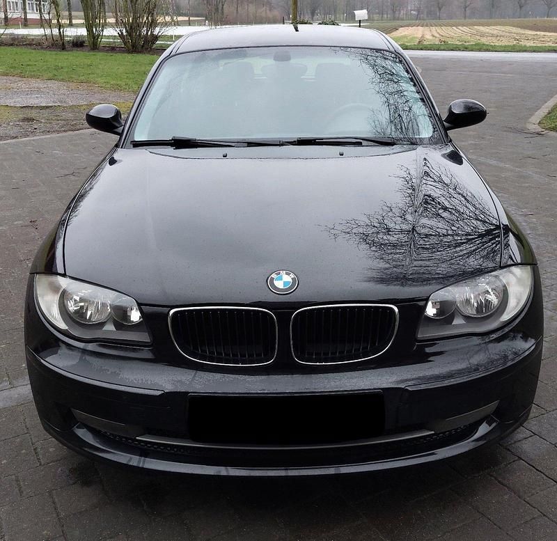 Usata BMW 116 122 CV (89 kW) 2009 Nero Utilitaria