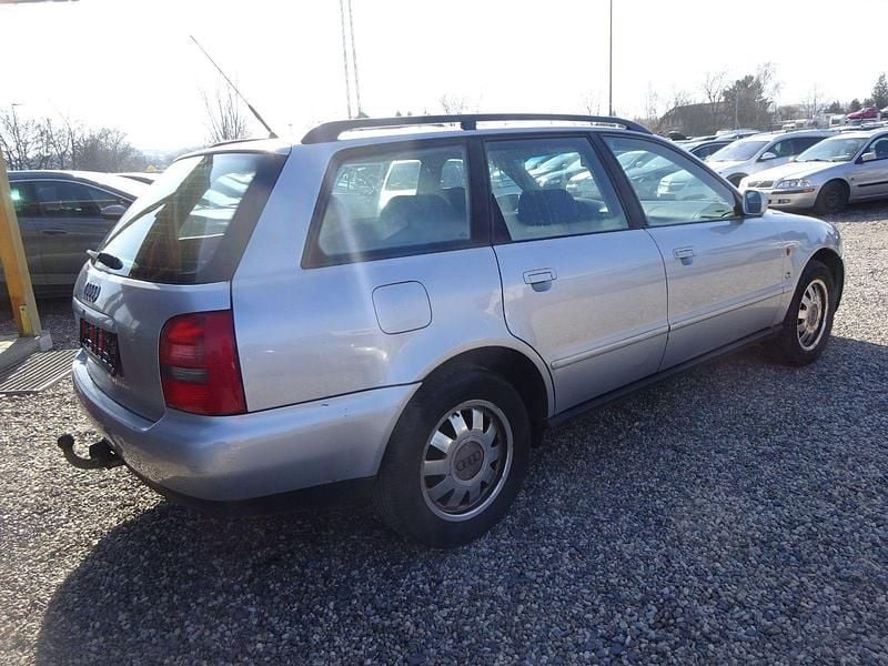 Second-hand Audi A4 125 CP (91 kW) 1996 Argintiu Break