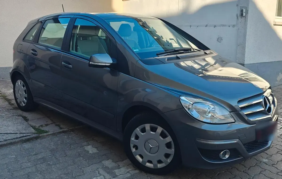 Gebraucht Mercedes B200 136 PS (100 kW) 2010 Grau Van / Kleinbus