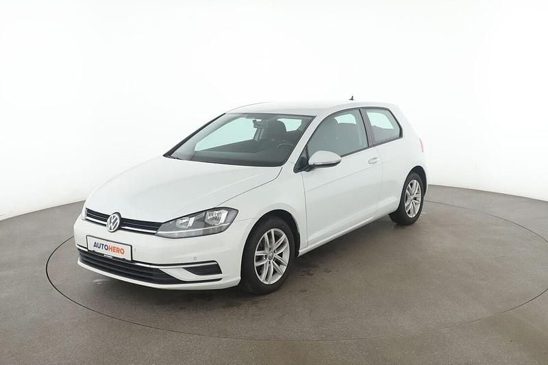 Weiß Gebraucht 2018 VW Golf VII Comfortline Limousine | 16.230 € (Fairer Preis) - Bild 1/3