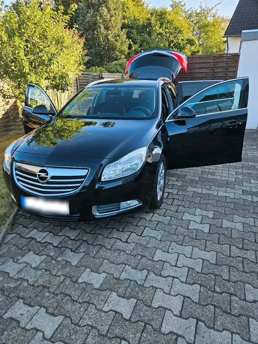 Gebraucht Opel Insignia 140 PS (102 kW) 2011 Schwarz Kombi