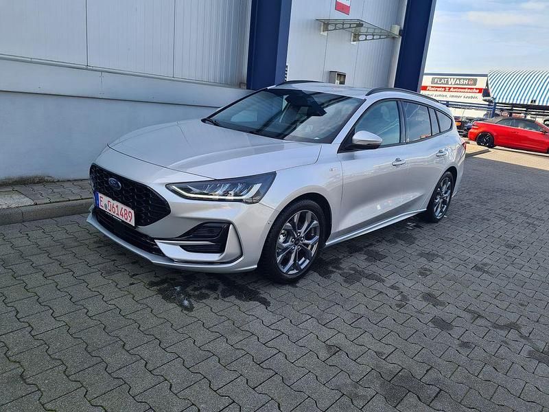 Gebraucht Ford Focus ST-Line X 125 PS (91 kW) 2023 Silber Limousine