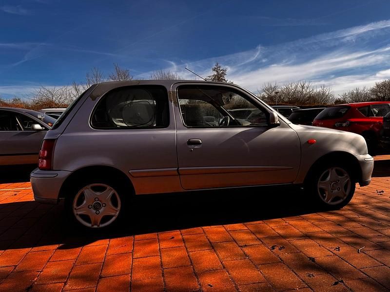Gebraucht Nissan Micra 44 PS (32 kW) 2001 Silber Kleinwagen