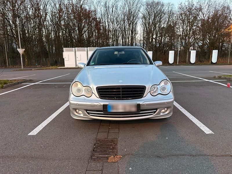 Silber Gebraucht 2006 Mercedes C220 Limousine | 2.000 € (Fairer Preis) - Bild 1/4