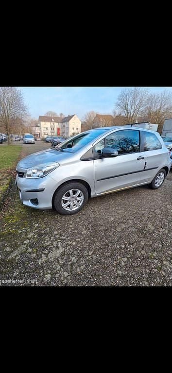 Silber Gebraucht 2012 Toyota Yaris Kleinwagen | 5.800 € (Guter Preis) - Bild 1/4