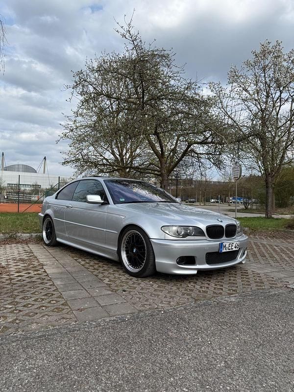 Silber Gebraucht 2005 BMW 330 Sport Line Coupé | 8.200 € (Fairer Preis) - Bild 1/4