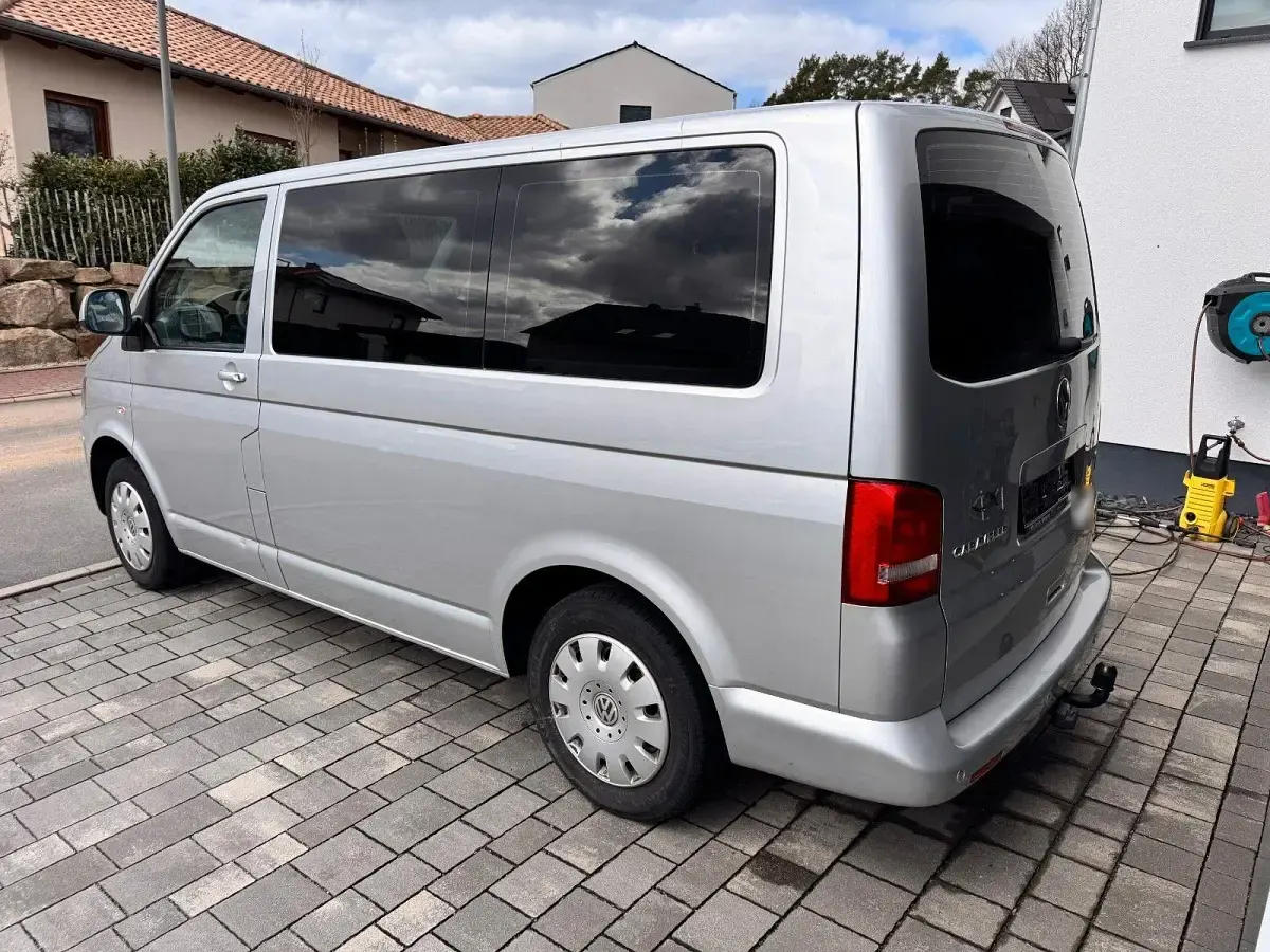 Gebraucht VW Caravelle 140 PS (102 kW) 2010 Grau Van