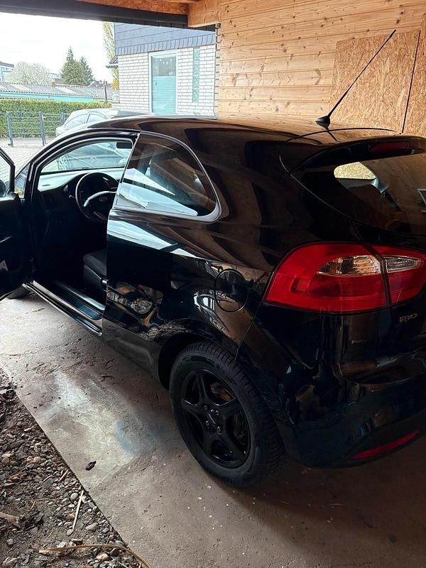 Usata Kia Rio 75 CV (55 kW) 2014 Nero Utilitaria