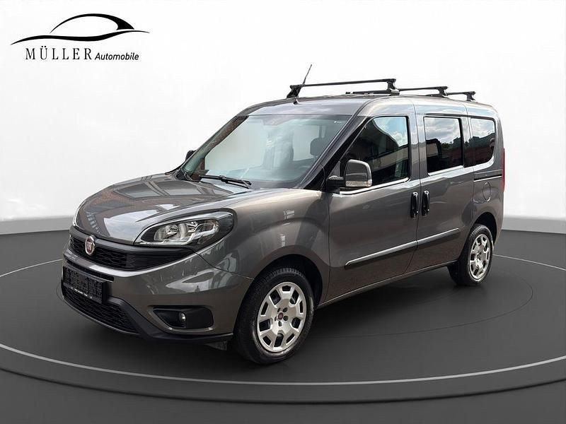Grau Gebraucht 2021 Fiat Doblò Easy Van / Kleinbus | 15.290 € (Teuer) - Bild 1/4