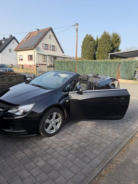 Gebraucht Opel Cascada Edition 120 PS (88 kW) 2013 Schwarz Cabrio