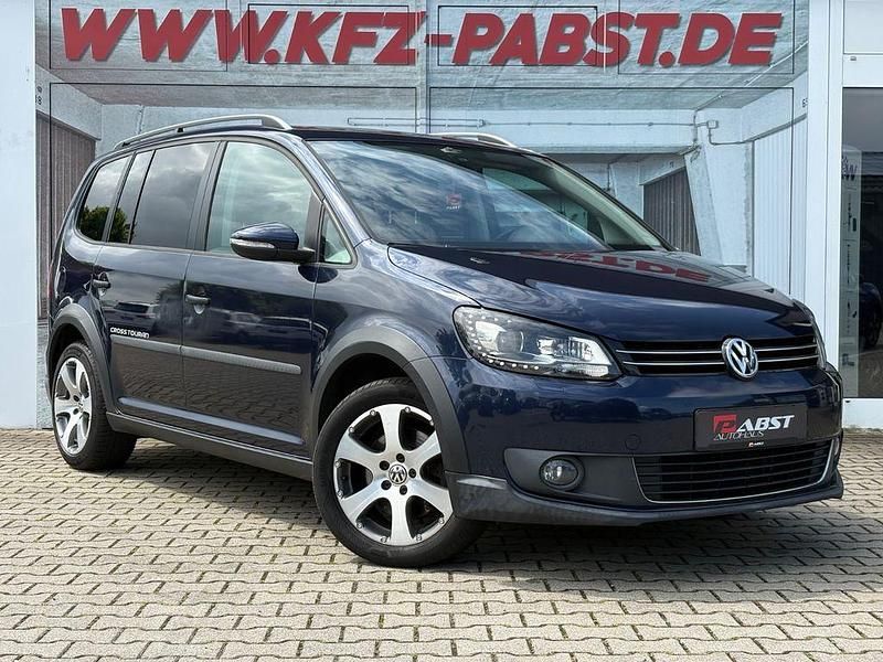 Blau Gebraucht 2013 VW Touran Cross Van / Kleinbus | 11.990 € (Fairer Preis) - Bild 1/4