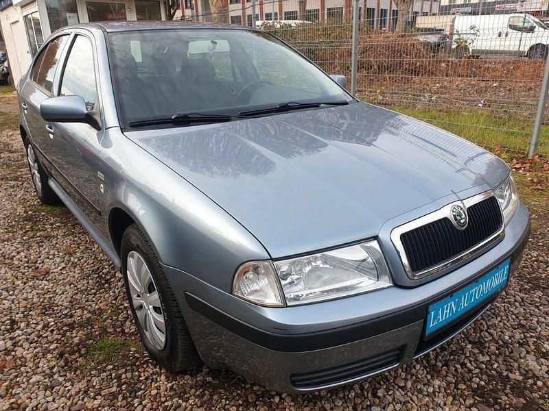 Grau Gebraucht 2004 Skoda Octavia Selection Limousine | 2.999 € (Fairer Preis) - Bild 1/4