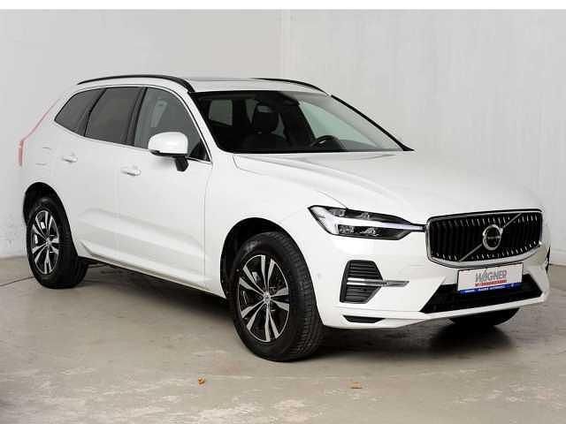 Gebraucht Volvo XC60 Momentum 197 PS (144 kW) 2022 Weiß SUV