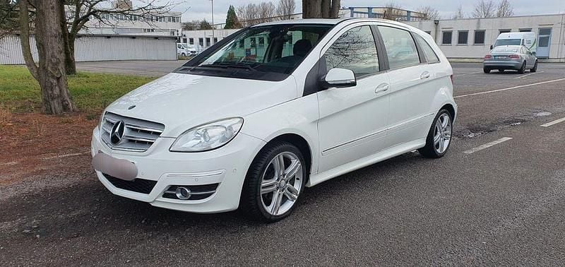 Weiß Gebraucht 2010 Mercedes B200 Van / Kleinbus | 5.400 € (Guter Preis) - Bild 1/4