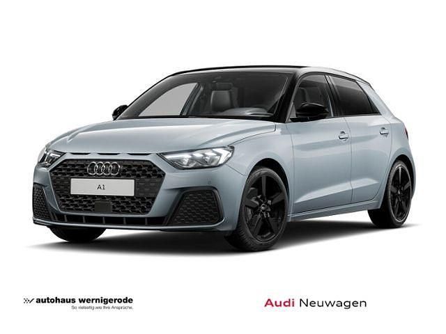 Distriktgrün metallic Neu 2025 Audi A1 Sportback Sport Kleinwagen | 33.044 € (Teuer) - Bild 1/4
