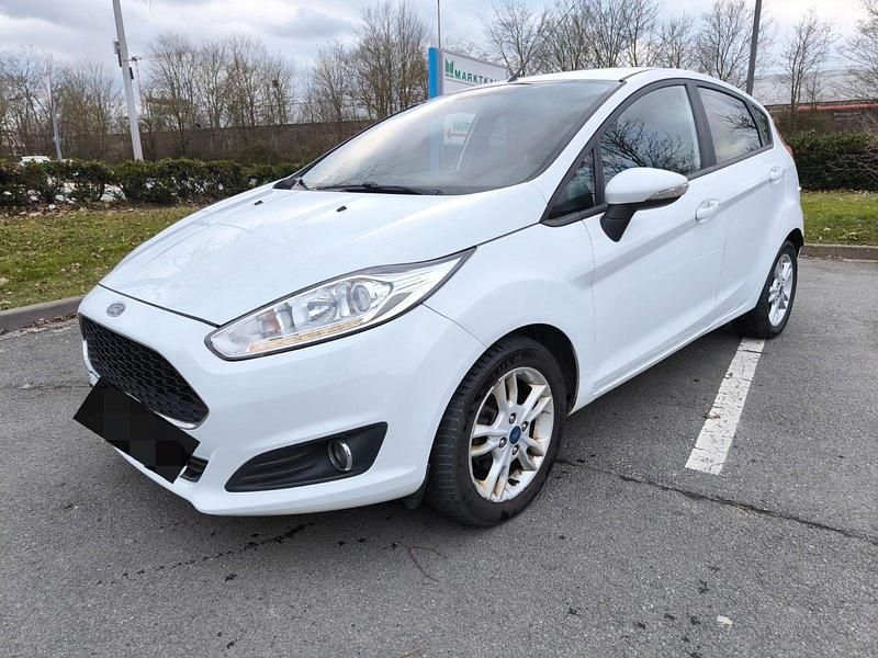 Gebraucht Ford Fiesta 101 PS (74 kW) 2017 Weiß Kleinwagen