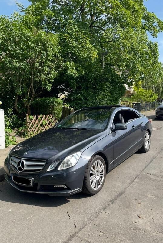 Grau Gebraucht 2010 Mercedes E250 Coupé | 9.500 € (Guter Preis) - Bild 1/4