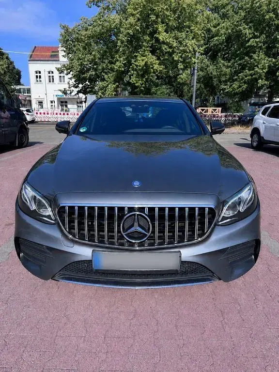 Gebraucht Mercedes E220 AMG line 194 PS (142 kW) 2017 Grau Limousine