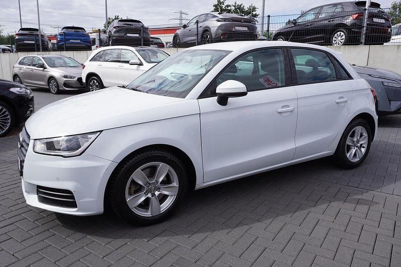Weiß Gebraucht 2015 Audi A1 Sportback Basis Kleinwagen | 11.990 € (Fairer Preis) - Bild 1/4